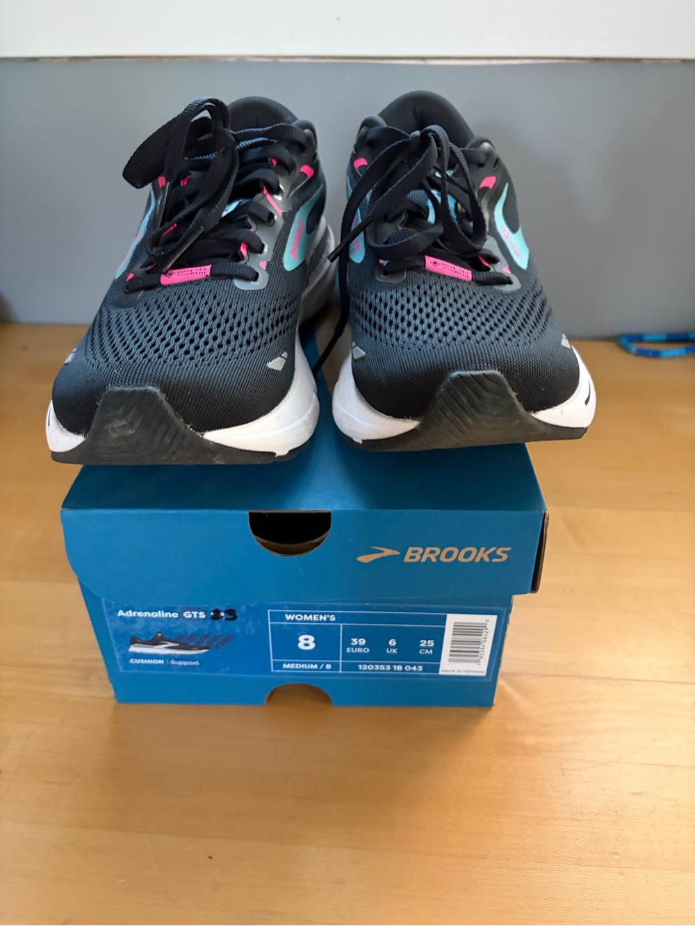 Brooks women’s shoes